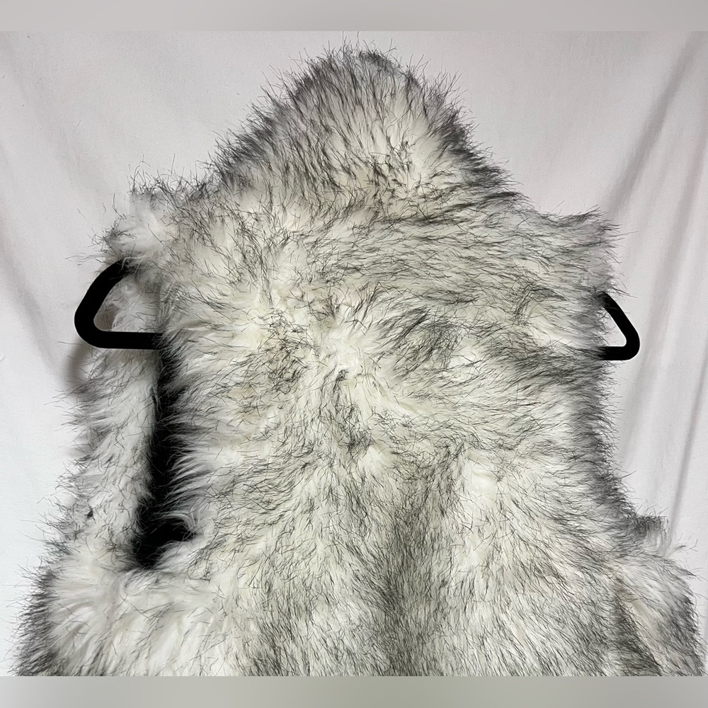 Reversible White Faux Fur Vest Official NFL Apparel Super Bowl Cozy Warm Winter - Picture 6 of 15